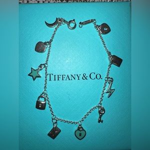Tiffany&Co. love bracelet